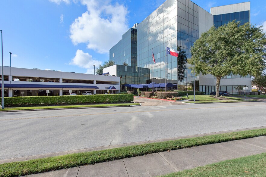 More Photos Of 2909 Hillcroft Ave, Houston Office For Lease