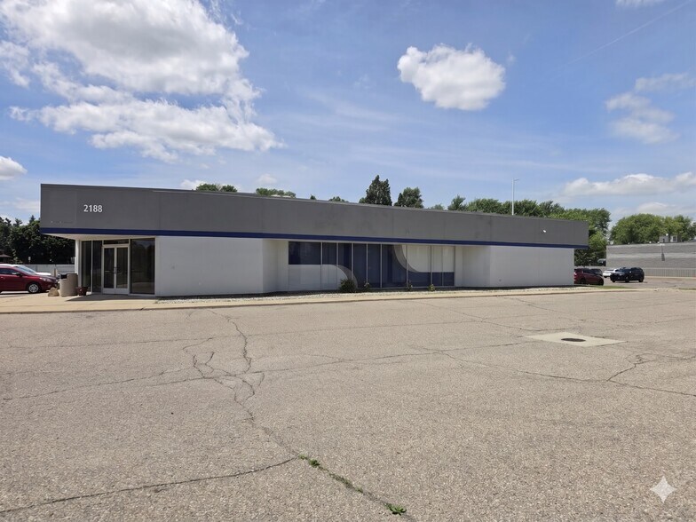 Primary Photo Of 2188 S Center Rd, Burton Freestanding For Sale