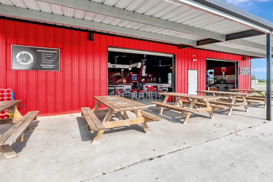 More Photos Of 23404 NW Zac Lentz Pky, Victoria General Retail For Sale