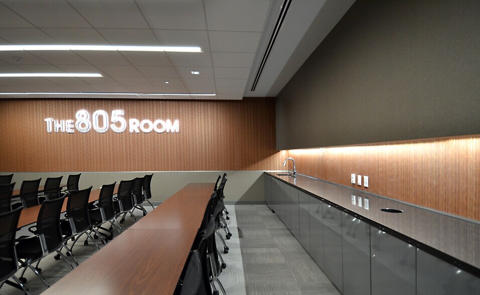 More Photos Of 805 N Whittington Pky, Louisville Office For Lease
