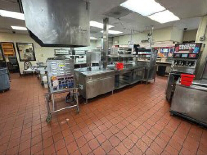 More Photos Of 3161 Joliet Ave, Missouri Valley Fast Food For Lease