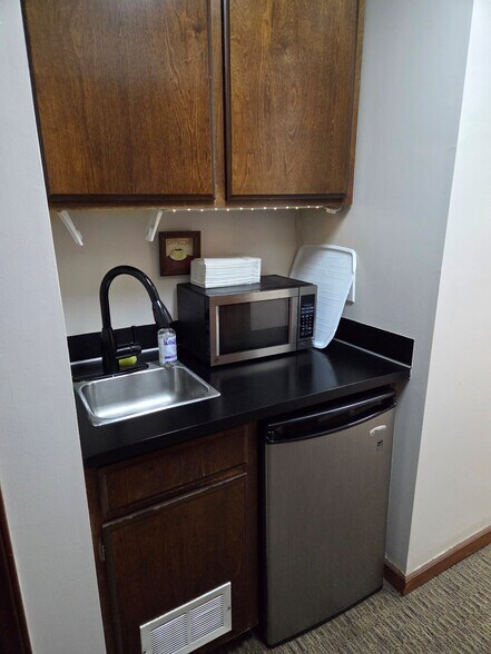 More Photos Of 5511 Monroe Rd, Charlotte Office For Sale