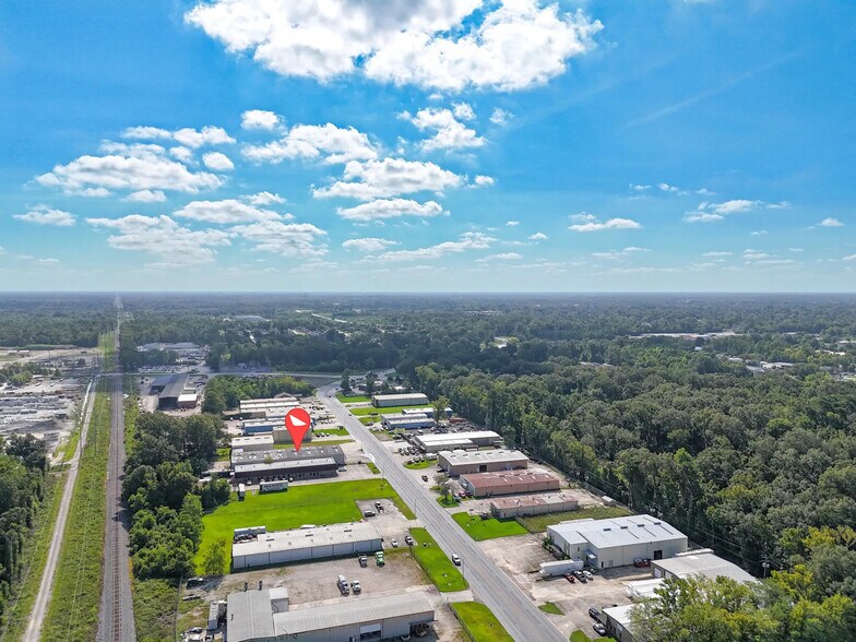 More Photos Of 13327 S Choctaw Dr, Baton Rouge Distribution For Sale