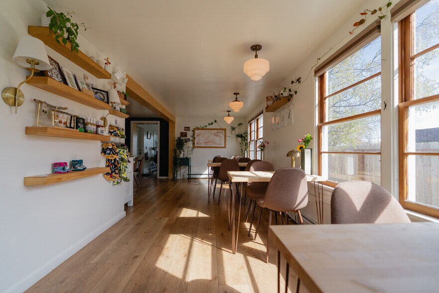 More Photos Of 927 S Cobb St, Palmer Restaurant For Sale