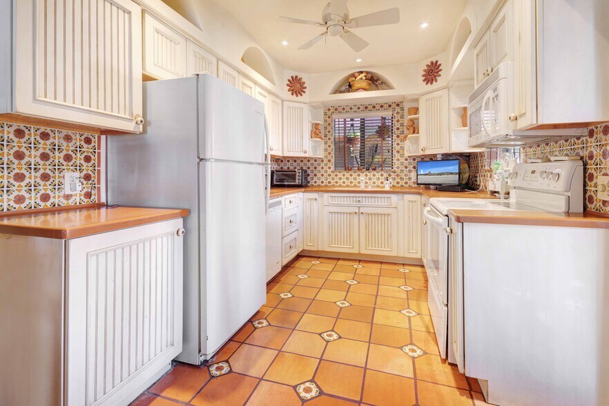 More Photos Of 4525 El Mar Dr, Lauderdale-by-the-Sea Hotel For Sale