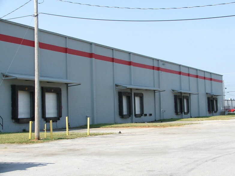 More Photos Of 2224 Polymer Dr, Chattanooga Warehouse For Lease