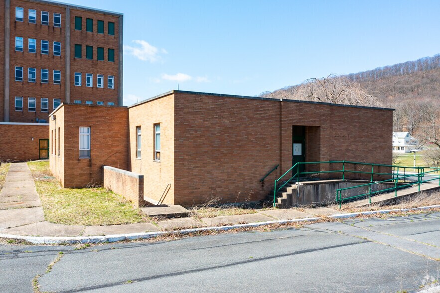 More Photos Of 101 Broad St, Ashland Hospital For Sale