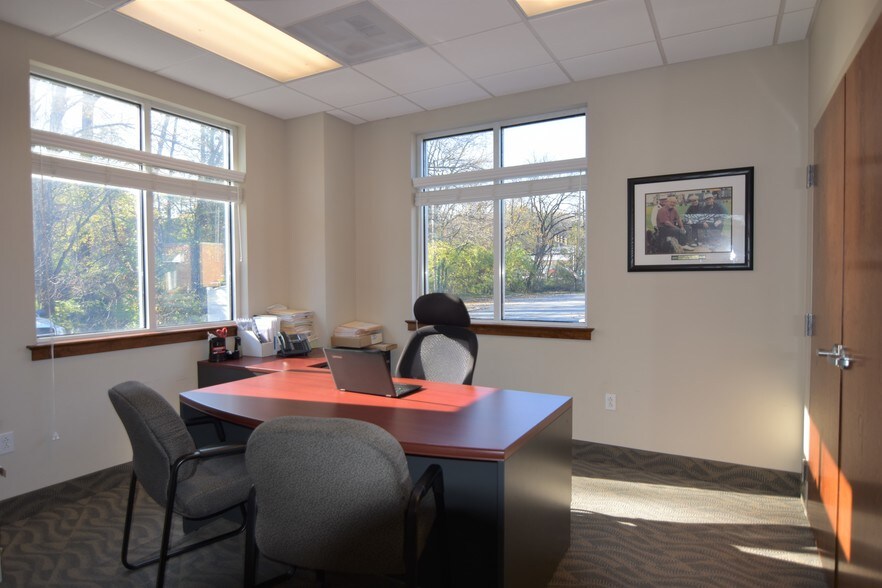 More Photos Of 5560 Kirkwood Hwy, Wilmington Office For Sale