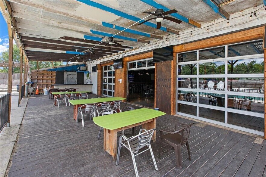 More Photos Of 1507 North St, Nacogdoches Bar For Sale