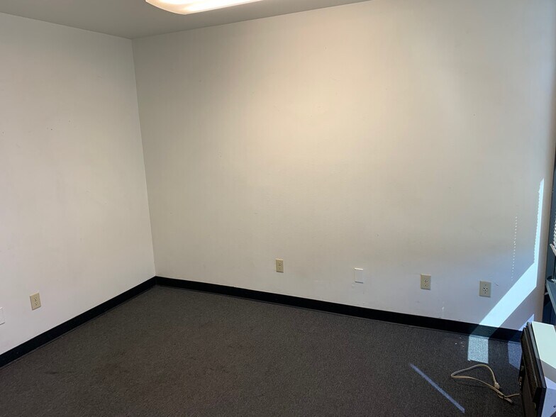 More Photos Of 12006 Regentview Ave, Downey Warehouse For Lease