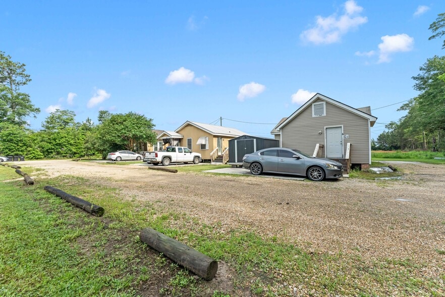Primary Photo Of 44528 Tiffany Lynn Ct, Hammond Apartments For Sale