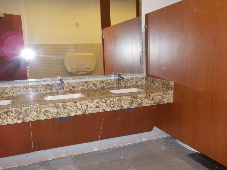 More Photos Of 5700 N Exp 77/83, Brownsville Medical For Lease