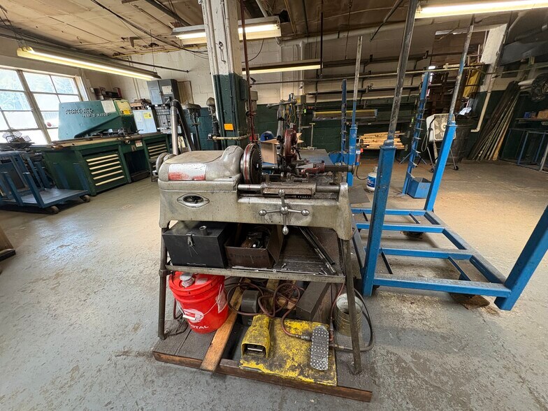 More Photos Of 240 Rutgers Ave. st, Maplewood Industrial For Sale