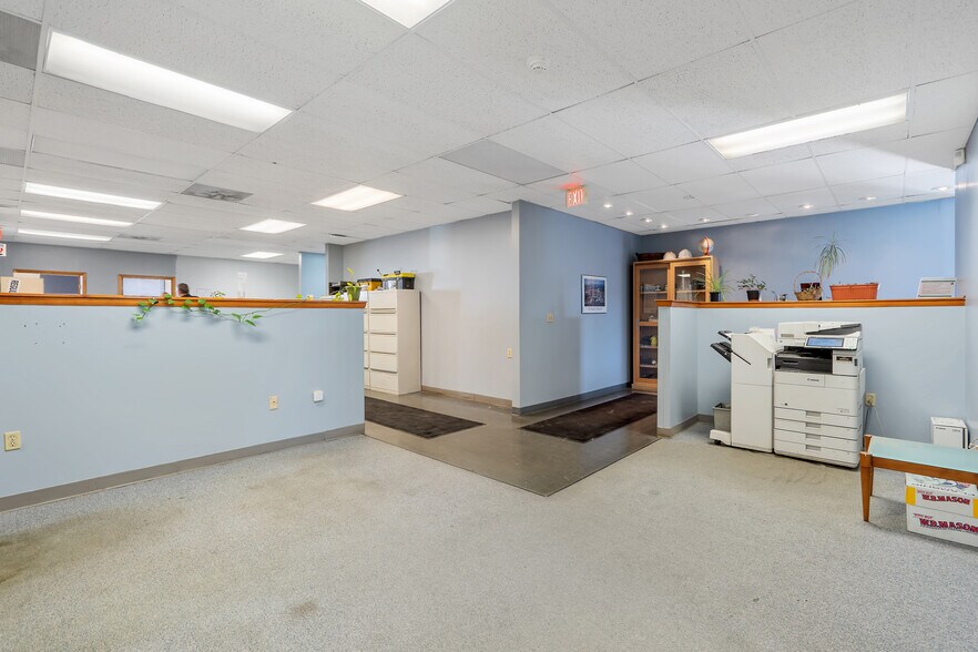 More Photos Of 532 State Fair Blvd, Syracuse Light Distribution For Sale