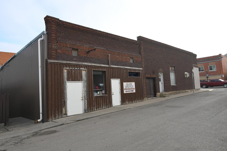 More Photos Of 239 Main St, Shelby Bar For Sale