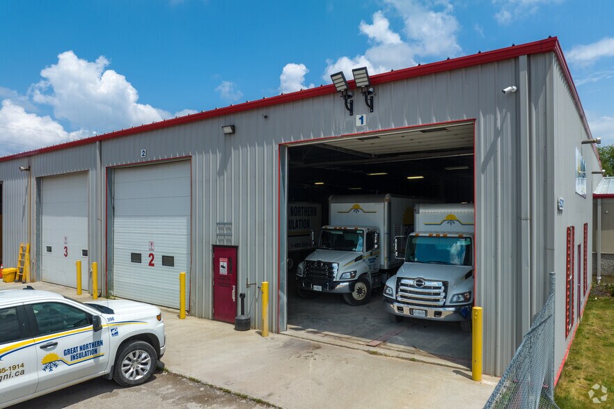 More Photos Of 921 Keyes Dr, Woodstock Warehouse For Lease
