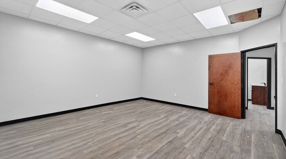 More Photos Of 16510 W Basin St, Odessa Warehouse For Sale