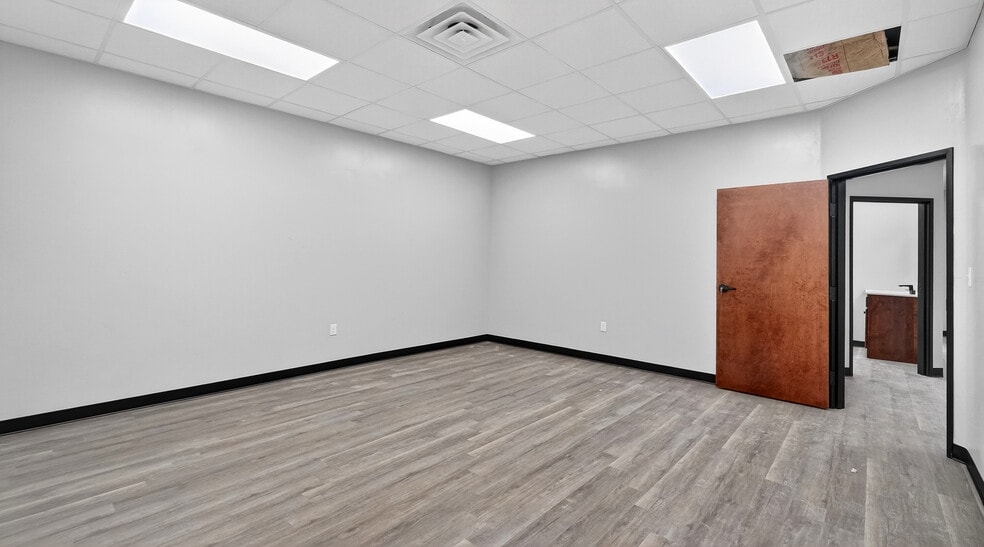 More Photos Of 16510 W Basin St, Odessa Warehouse For Sale