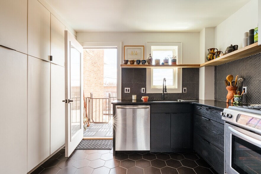 More Photos Of 705 Warren St, Hudson Storefront Retail Residential For Sale