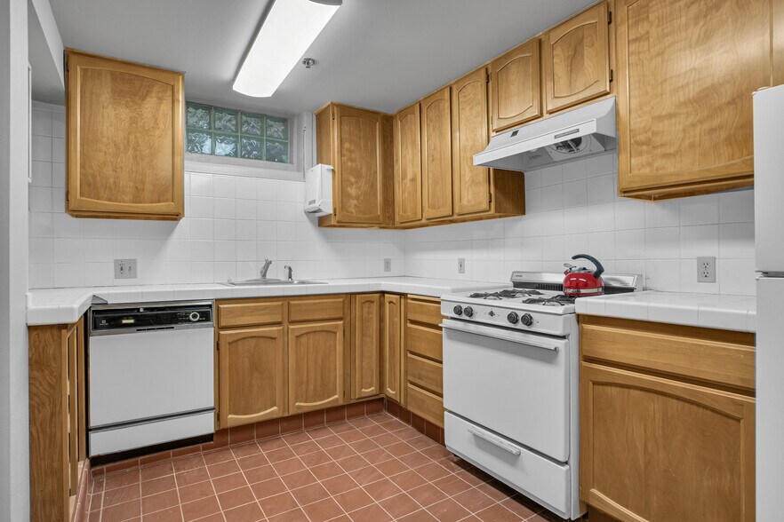 More Photos Of 1215 NW 21st Ave, Portland Apartments For Sale