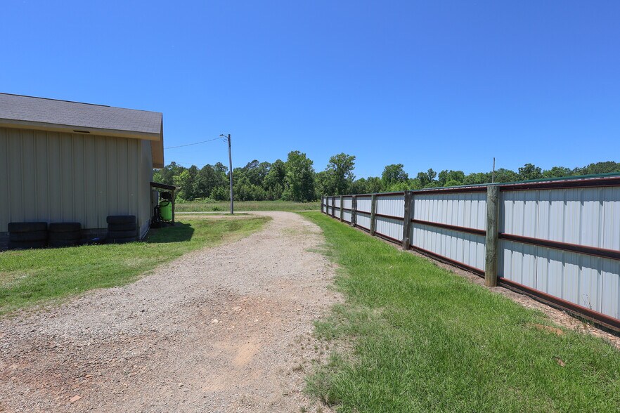 More Photos Of 101 Caney Pl, Glenwood Auto Repair For Sale