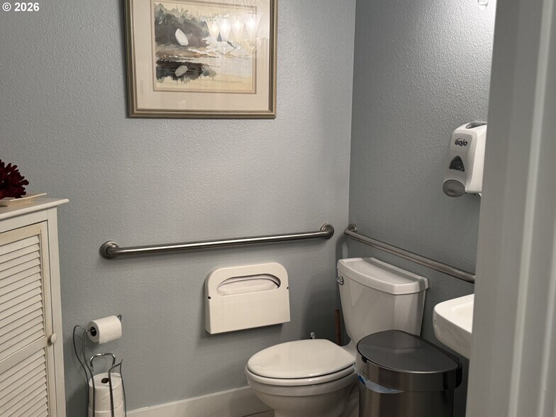 More Photos Of 937 Chetco Ave, Brookings Office Residential For Sale