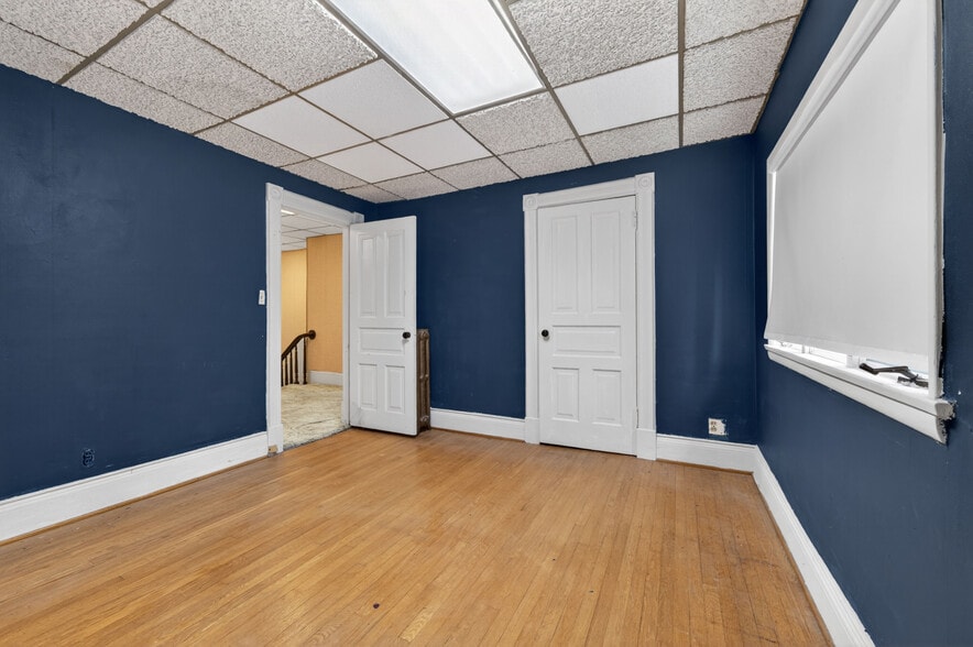 More Photos Of 209 N Main St, Belleville Medical For Sale