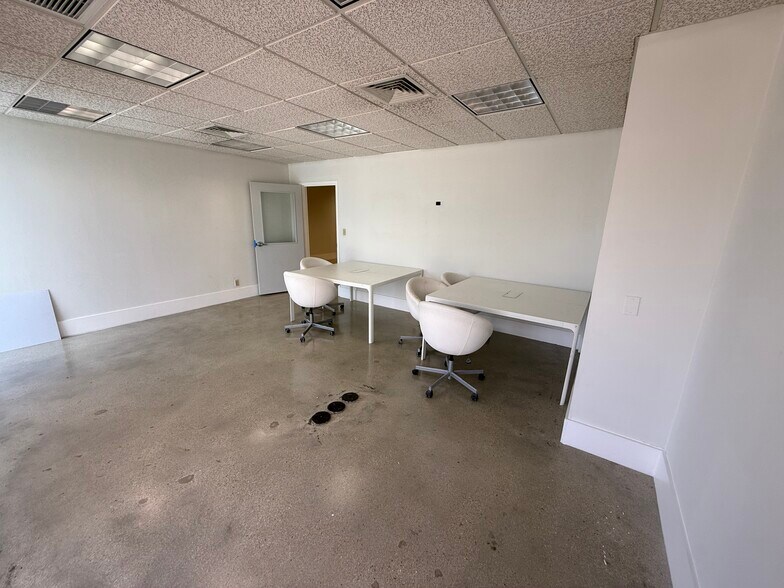 More Photos Of 2434 Hollywood Blvd, Hollywood Office For Sale