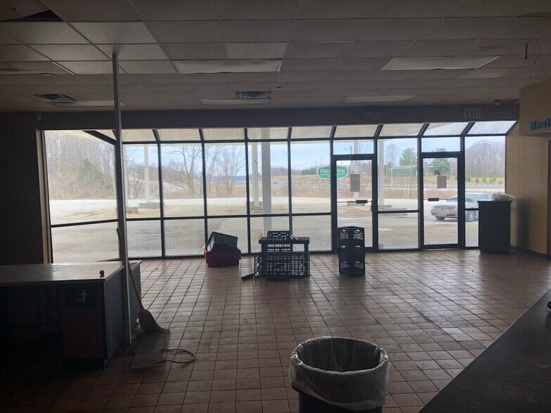 More Photos Of 7348 N Turner Rd, Bloomington Service Station For Sale