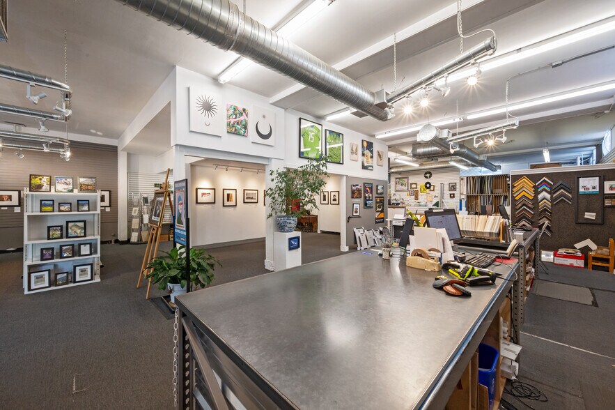More Photos Of 305 NE 45th St, Seattle Storefront For Sale