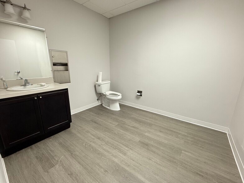 More Photos Of 4351-4395 Nicole Dr, Lanham Research And Development For Lease