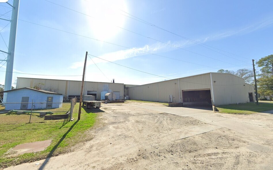 More Photos Of 314 N Maple St, Adel Manufacturing For Sale