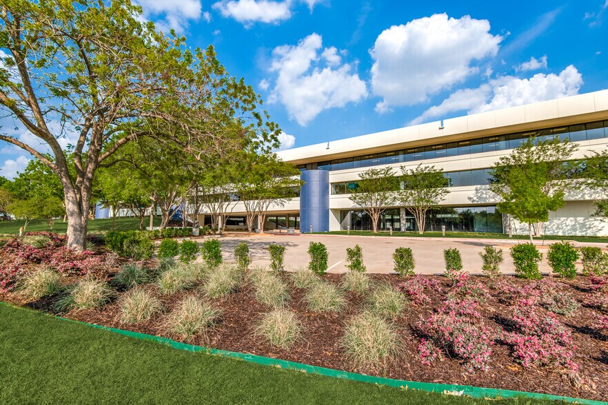 More Photos Of 2901 Kinwest Pky, Irving Office For Lease