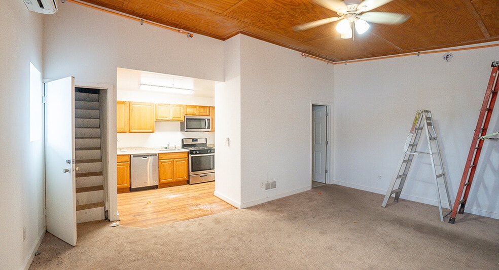 More Photos Of 309 Main St, Laurel Freestanding For Sale