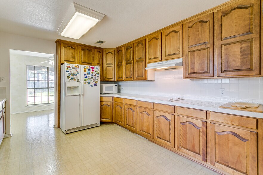 More Photos Of 3433 E Highway 199, Springtown Flex For Sale