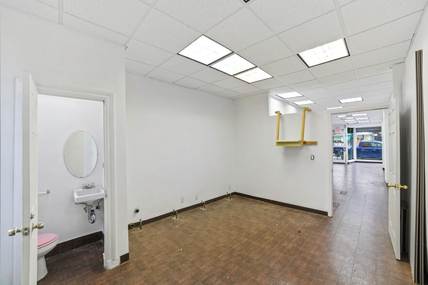More Photos Of 685 Manhattan Ave, Brooklyn Storefront Retail Residential For Lease