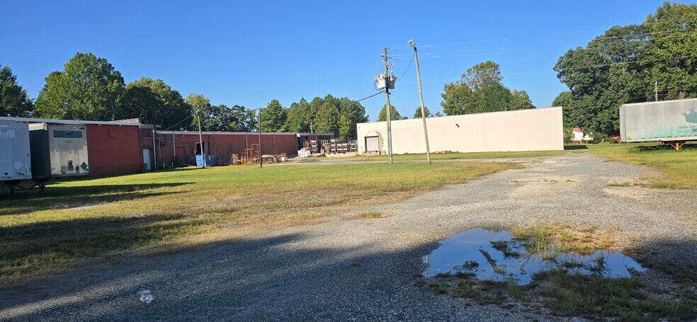 More Photos Of 312 W Luther Ave, Liberty Manufacturing For Sale