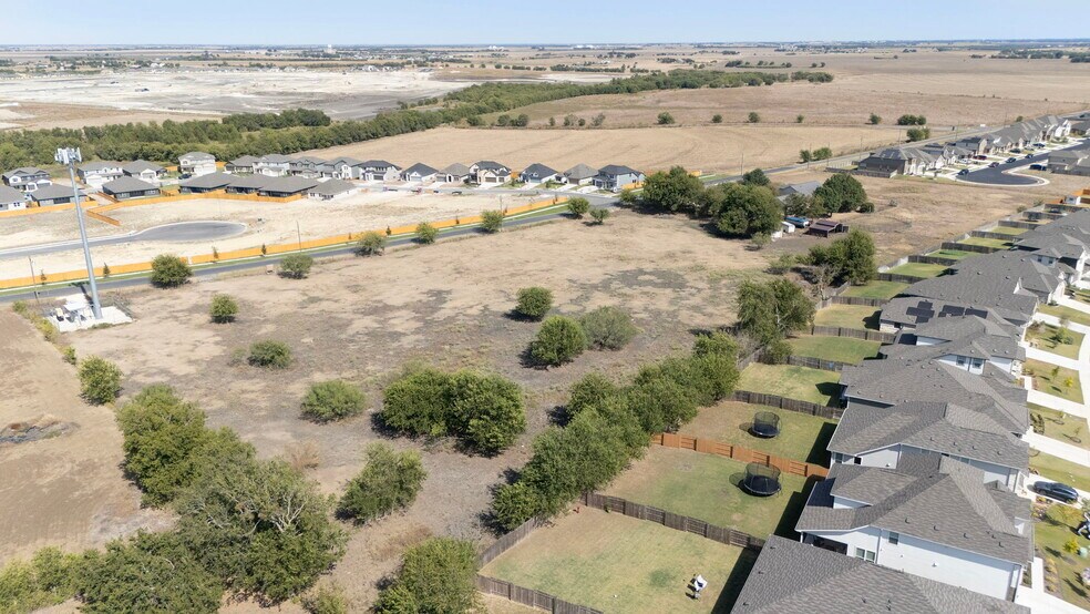 More Photos Of 900 County Road 132, Hutto Land For Sale