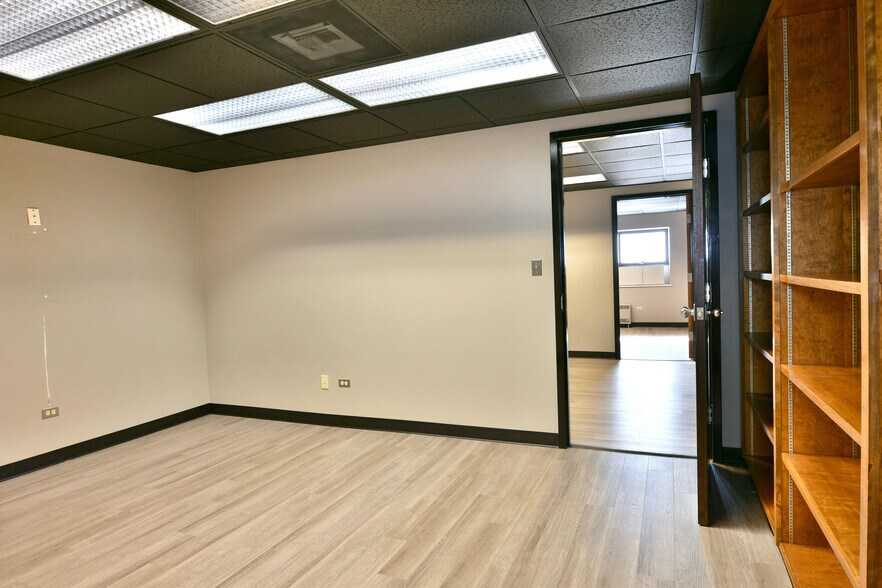 More Photos Of 108 Main Ave SW, Warren Office Residential For Lease