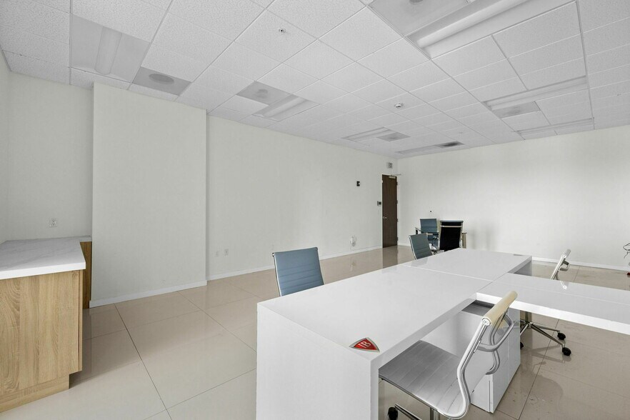 More Photos Of 20200 W dixie Hwy, Aventura Medical For Sale