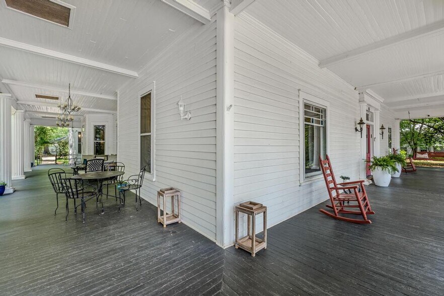 More Photos Of 252 Seavy St, Senoia Hospitality For Sale