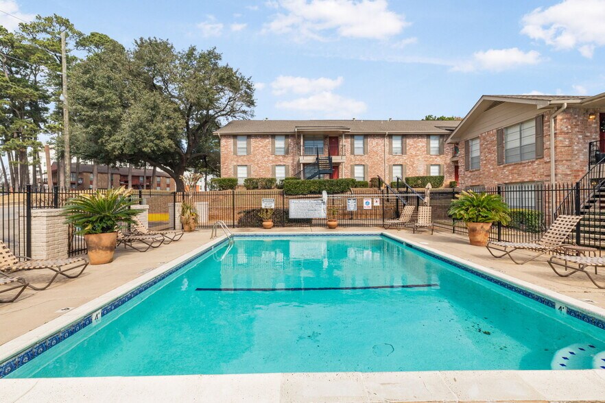 More Photos Of 2451 Lake Rd, Huntsville Apartments For Sale