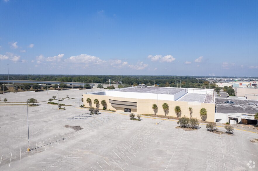 More Photos Of 9501 Arlington Expy, Jacksonville Department Store For Sale