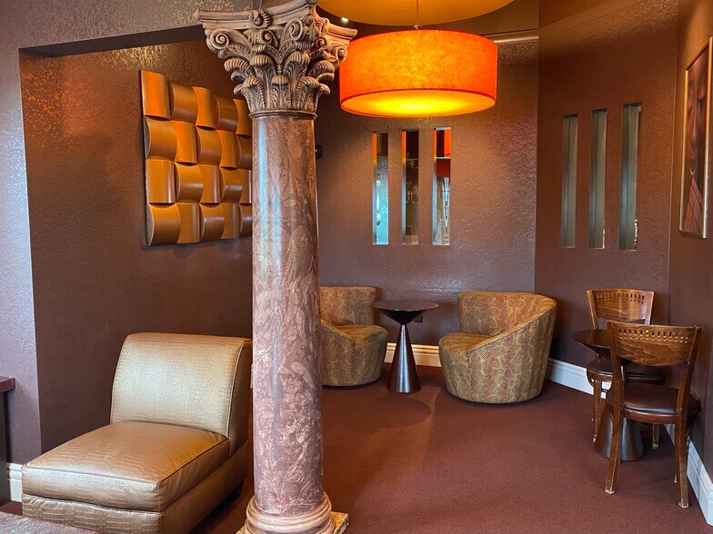 More Photos Of 5608 Coldwater Rd, Fort Wayne Restaurant For Lease