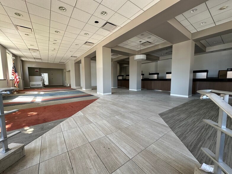 More Photos Of 1291 Paterson Plank Rd, Secaucus Bank For Lease