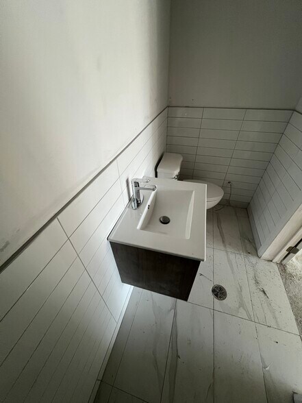 More Photos Of 349-359 Ch De La Grande-Cote, Boisbriand Storefront For Lease