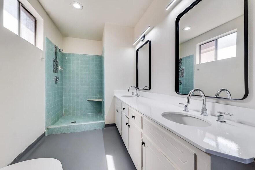 More Photos Of 540 Hyde Park Pl, Inglewood Apartments For Sale