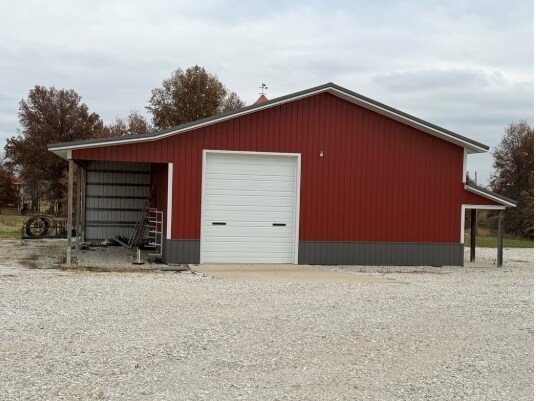More Photos Of 18062 Round Barn Way, Kirksville Flex For Sale