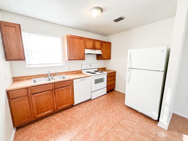 More Photos Of 900 Scurry St, Big Spring Apartments For Sale