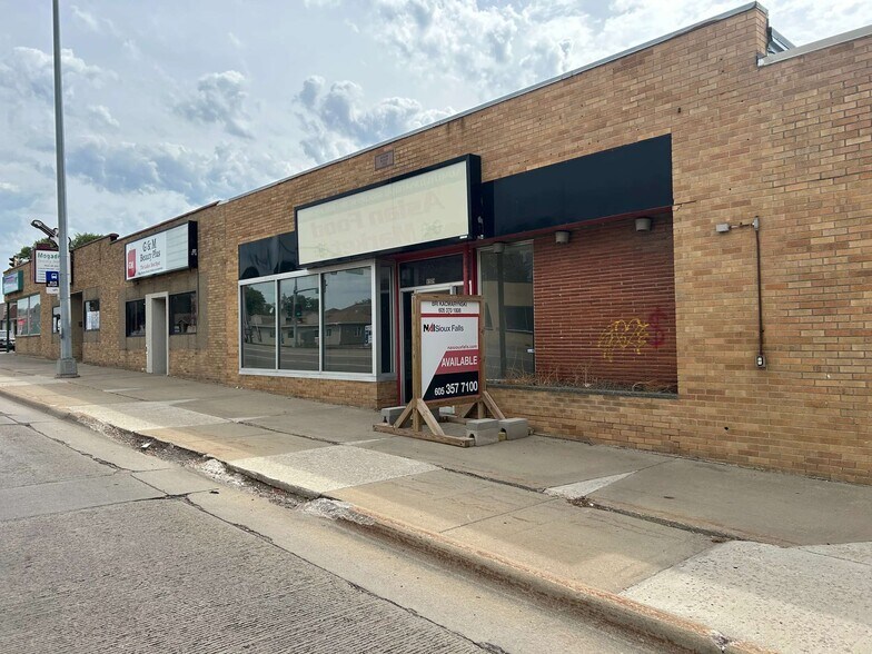 More Photos Of 1509-1521 E 10th St, Sioux Falls Storefront Retail Office For Lease